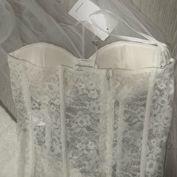 Lovers + Friends Elliot Top in White Lace NWT - Picture 8 of 8